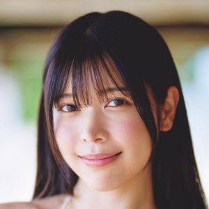 「日本レースクイーン大賞2022」新人部門グランプリ 七瀬なな、初表紙＆巻頭グラビアを飾る