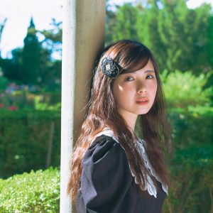 乃木坂46筒井あやめ、レアな前髪ショットにも注目「海外の女の子の感じ」清楚なニットドレス姿の新カット解禁