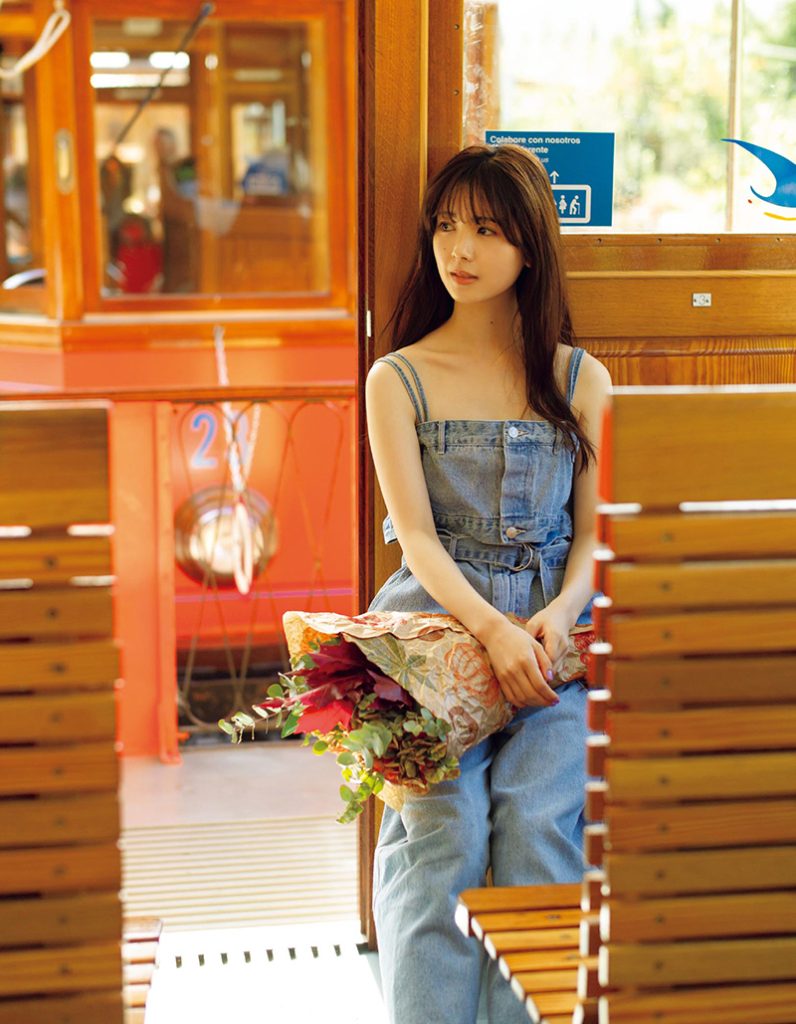 乃木坂46筒井あやめ1st写真集『感情の隙間』紀伊國屋書店限定版裏表紙