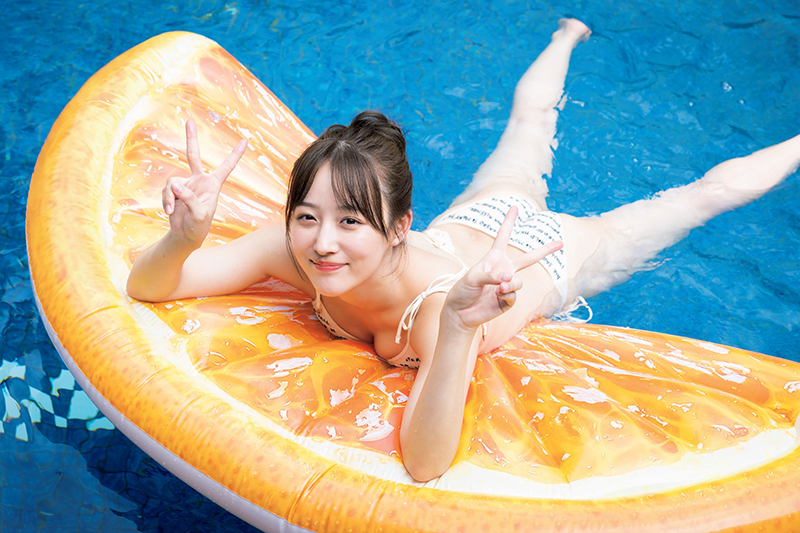 SKE48鎌田菜月1st写真集『やさしい日差し』より重版記念イベント限定特典生写真カット