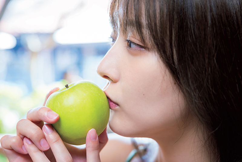 SKE48鎌田菜月1st写真集『やさしい日差し』より重版記念イベント限定特典生写真カット