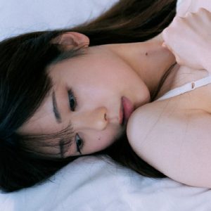 乃木坂46筒井あやめ1st写真集『感情の隙間』より初々しい純白ランジェリーショット解禁