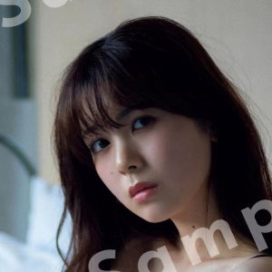 乃木坂46筒井あやめ、大人っぽさ際立つブラックランジェリー姿…封入特典ポストカード第5弾解禁