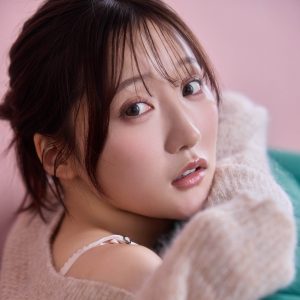 TikTokで人気急上昇中のボーカルが初めてのグラビア挑戦