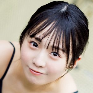 “フォトジェニックなアイドル”が透明感あふれるスタイルを披露