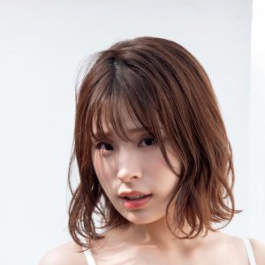 バズる動画…現役女子大生インフルエンサーがIカップボディーを披露