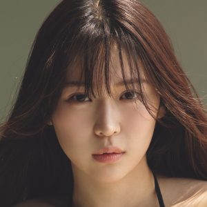 クラシックバレエの賜物…宮瀬なこ、しなやかなスタイルを披露！3年ぶり『週プレ』グラビアにカムバック