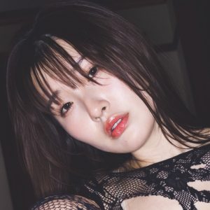 全身網タイツをビリビリに…癒やし系グラドルが魅せる刺激的なグラビア