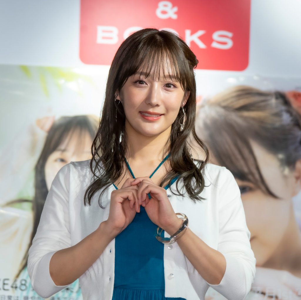 鎌田菜月1st写真集『やさしい日差し』発売記念取材会より