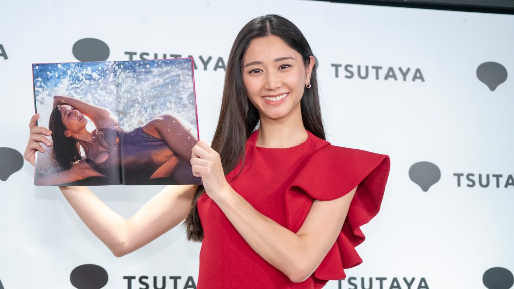 グラビアアイドル斎藤恭代が「月刊 斎藤恭代」発売記念取材会に出席