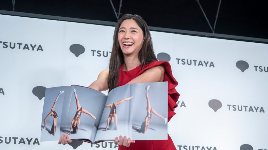 グラビアアイドル斎藤恭代が「月刊 斎藤恭代」発売記念取材会に出席