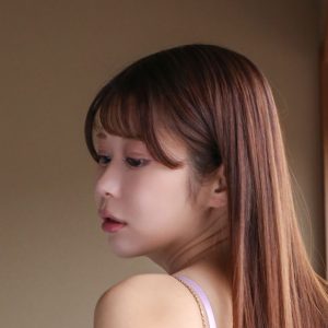 “グラドル界のくびれ番長”神楽坂茜、過激さノンストップで極上のおもてなし