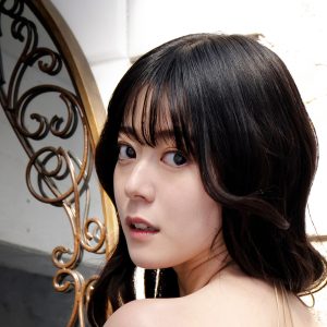 高身長グラドル栗原もみじ、まん丸美尻にも注目…生々しい夜ベッドで妄想が爆発