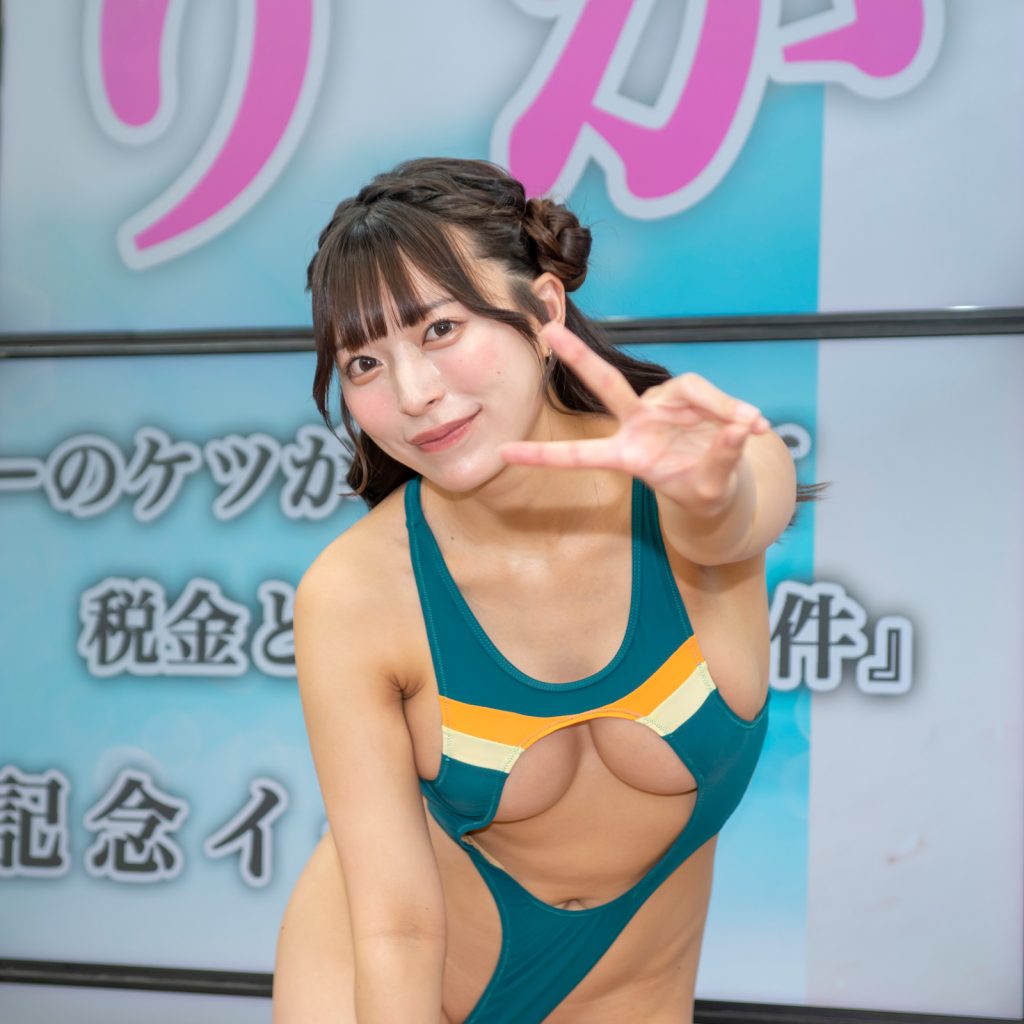 イメージDVD「えちえち心理カウンセラーの ケツがデカすぎて 税金とられそうな件」発売記念取材会に出席した柚乃りか