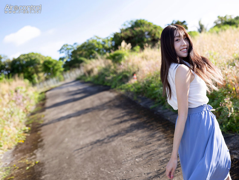 グラビアアイドル仲根詩織イメージDVD「1st Impact ハイレグコーデ」より