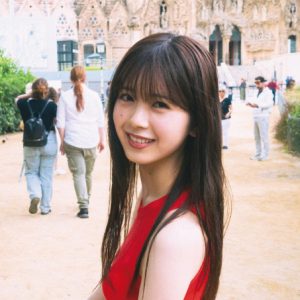 乃木坂46筒井あやめ、世界遺産サグラダファミリアに圧倒される！1st写真集『感情の隙間』メイキング動画を公開