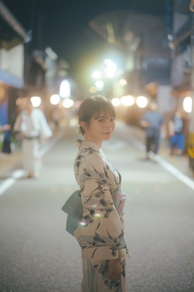 秋元真夏フォトブック『淡淡(あわあわ)』(幻冬舎)より