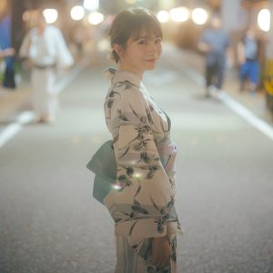 秋元真夏フォトブックより浴衣＆水着カット解禁