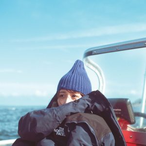 長濱ねる、水着姿から一変…防寒対策バッチリの新カット公開