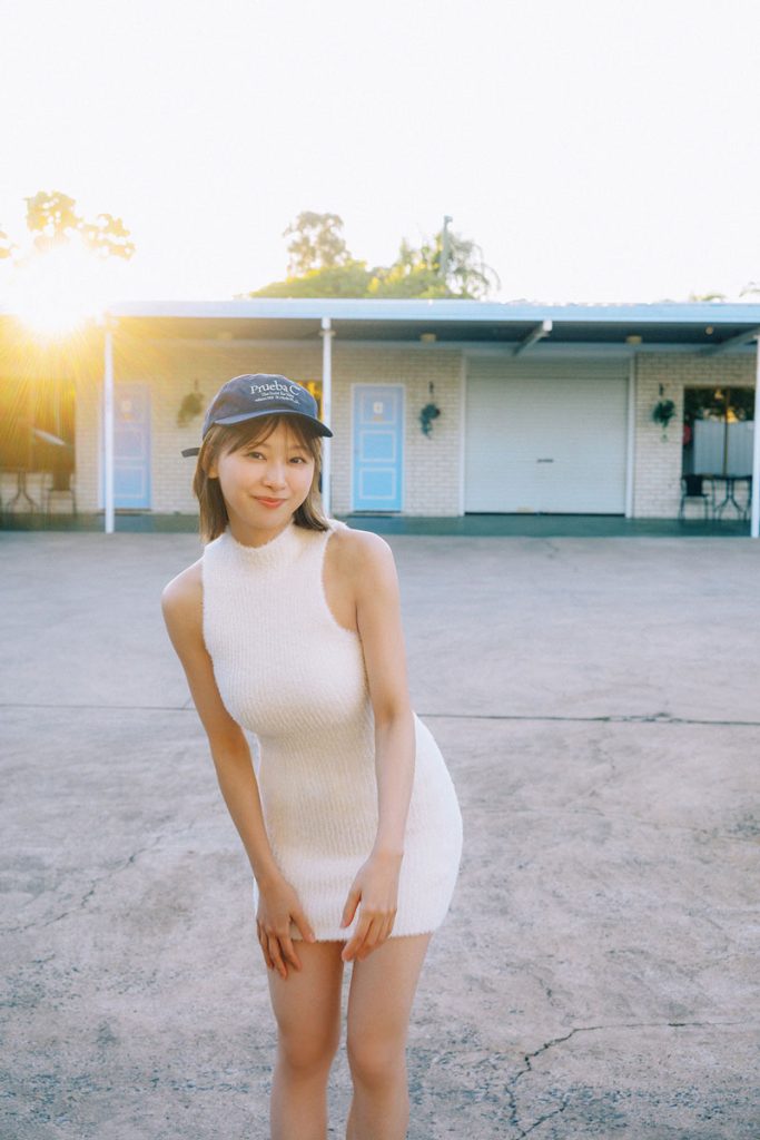 日向坂46富田鈴花1st写真集『鈴花サーキット』より