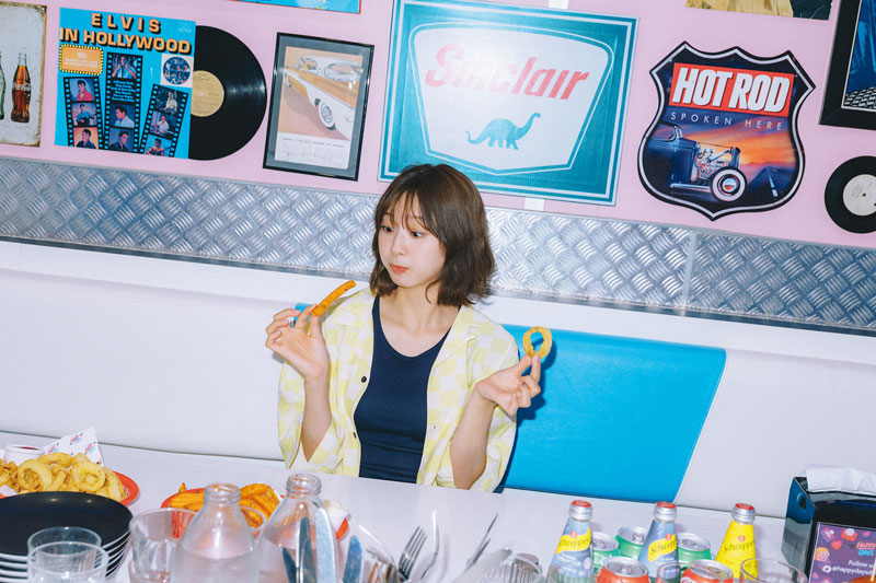 日向坂46富田鈴花1st写真集『鈴花サーキット』より