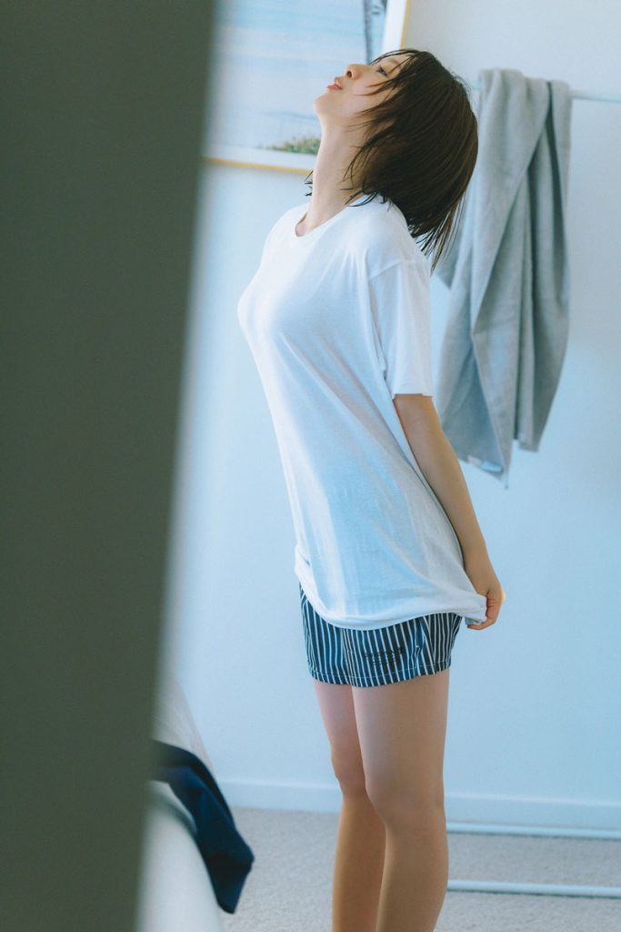 日向坂46富田鈴花1st写真集『鈴花サーキット』より