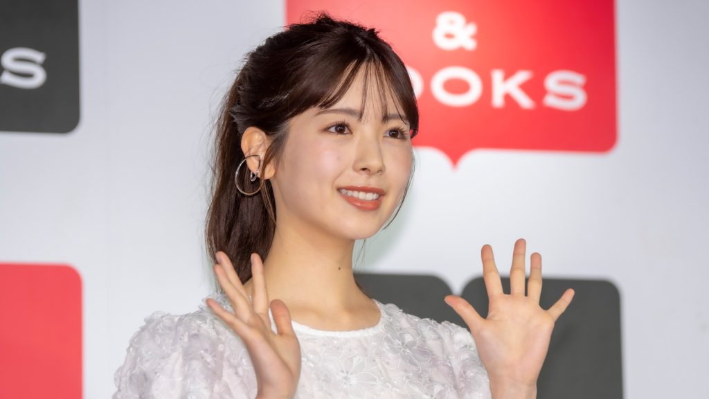 1st写真集『感情の隙間』発売記念取材会に出席した乃木坂46筒井あやめ