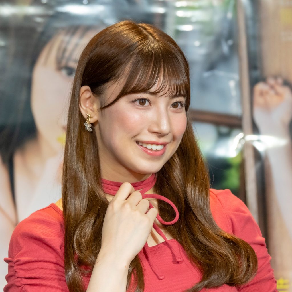 荒井優希が1st写真集『無敵の素顔』発売記念取材会に出席