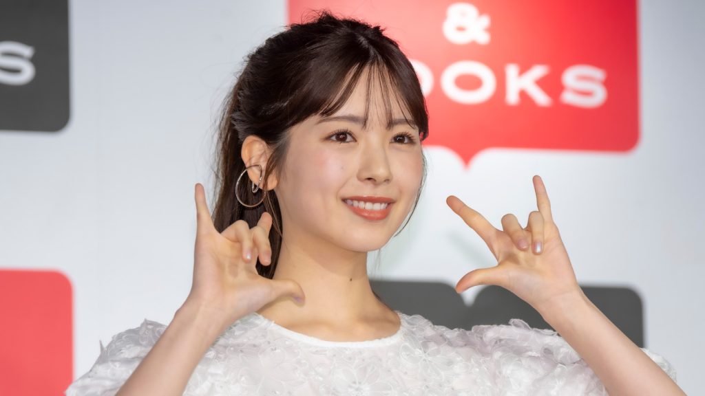 1st写真集『感情の隙間』発売記念取材会に出席した乃木坂46筒井あやめ