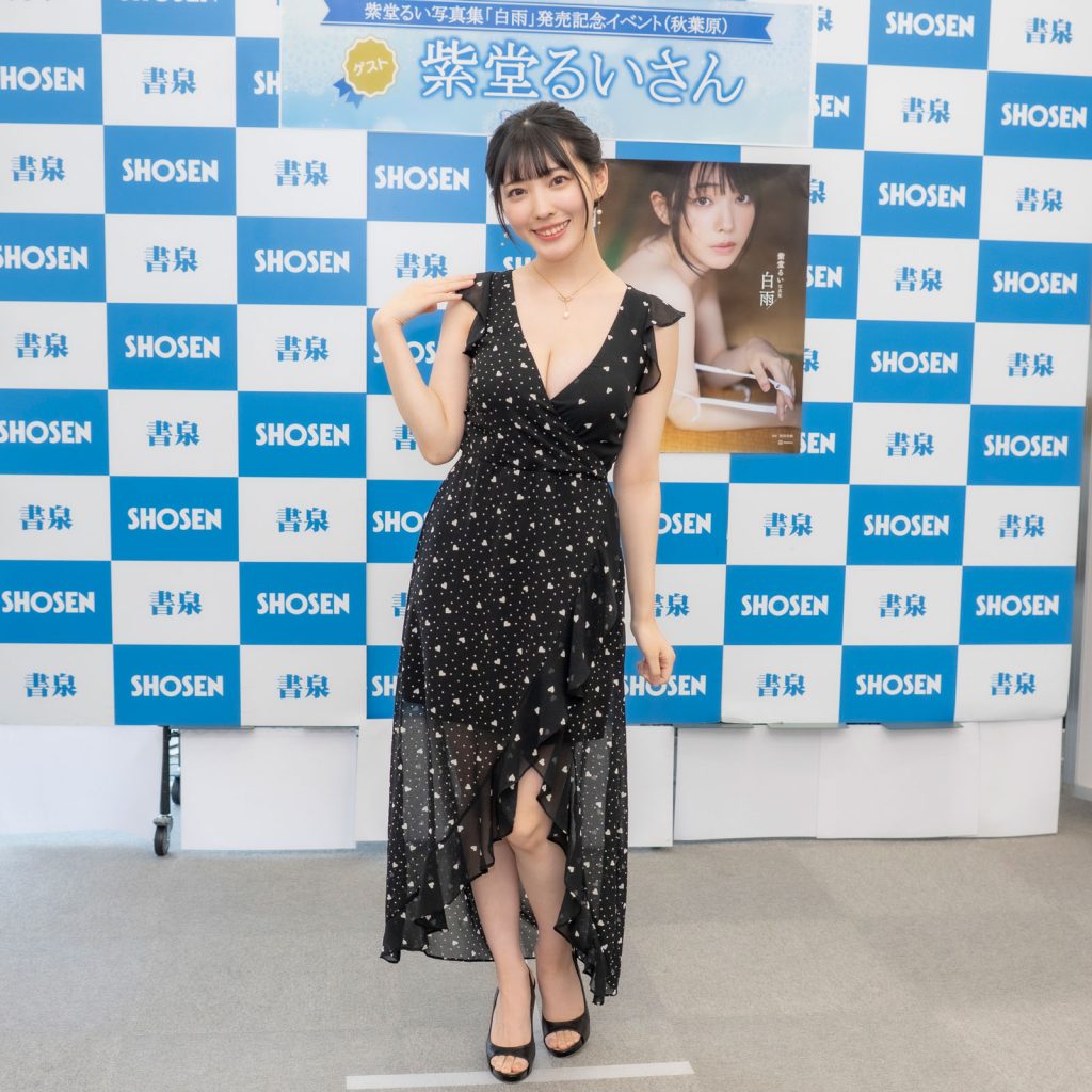 紫堂るい写真集「白雨」発売記念取材会より