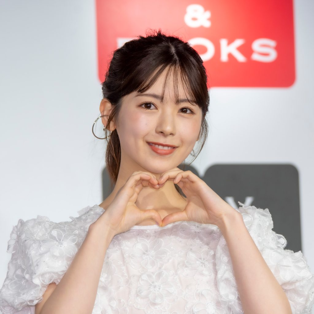 1st写真集『感情の隙間』発売記念取材会に出席した乃木坂46筒井あやめ