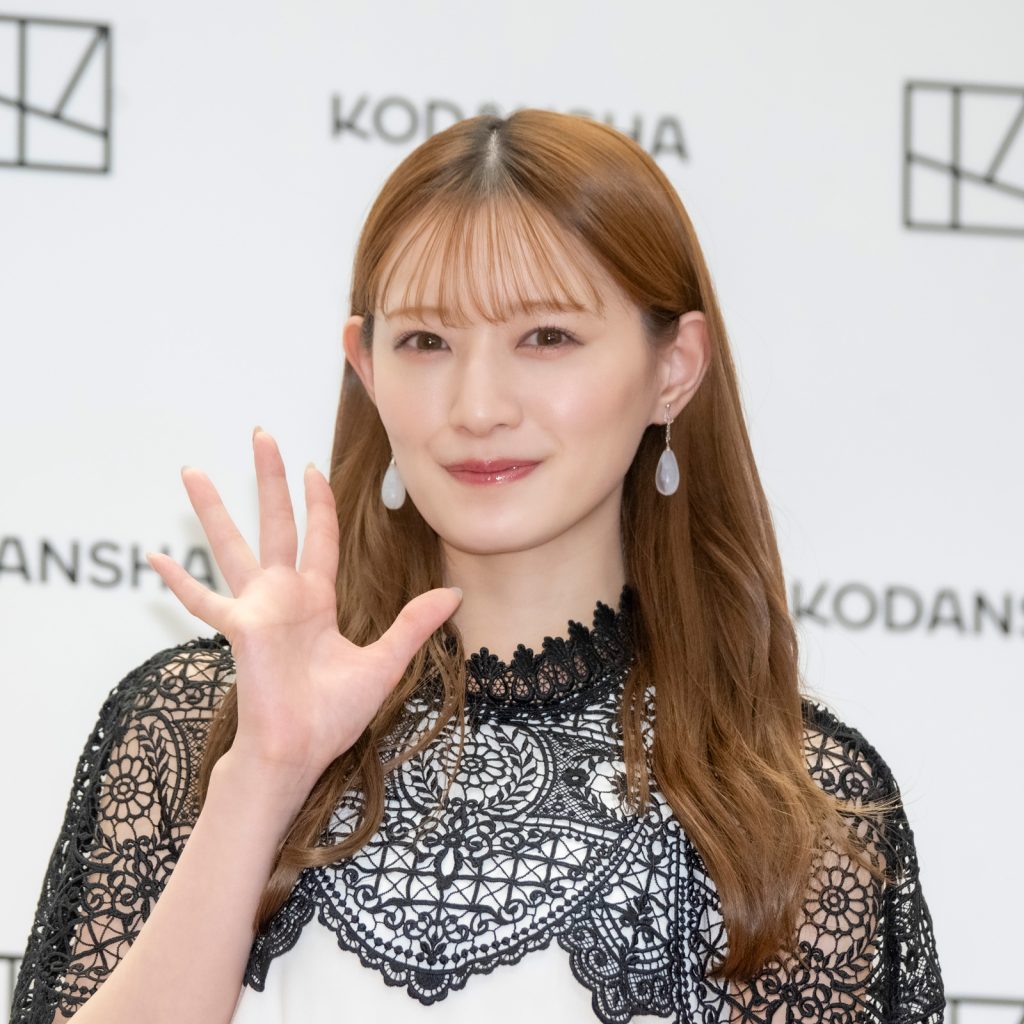 2nd写真集『掻き立てる』の重版が決定した中田花奈。写真集発売会見より