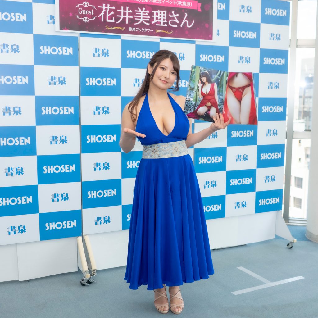 花井美理が写真集「Legendary」発売記念取材会に出席