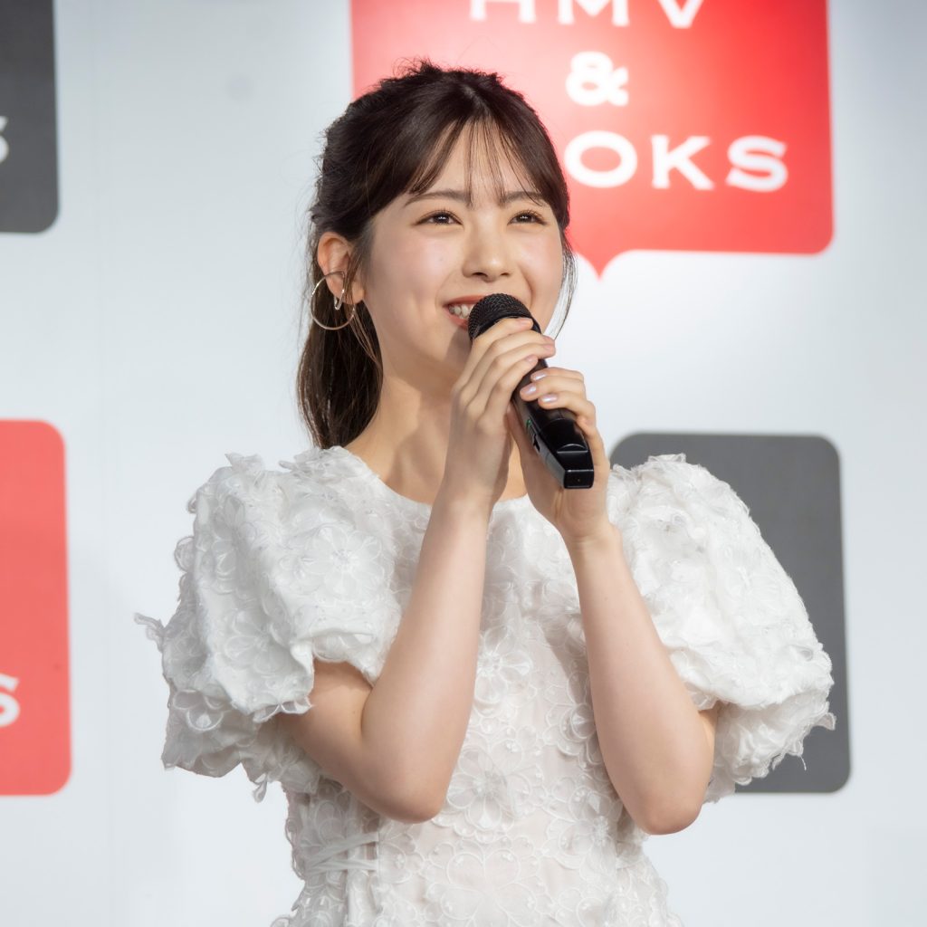 1st写真集『感情の隙間』発売記念取材会に出席した乃木坂46筒井あやめ