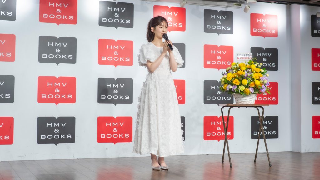 1st写真集『感情の隙間』発売記念取材会に出席した乃木坂46筒井あやめ