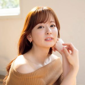 皆藤愛子、変わらぬ美貌で『週刊FLASH』初表紙を飾る