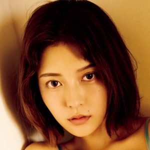 浴衣姿や純白の水着姿も…「温泉デート」をテーマにしたグラビアショット