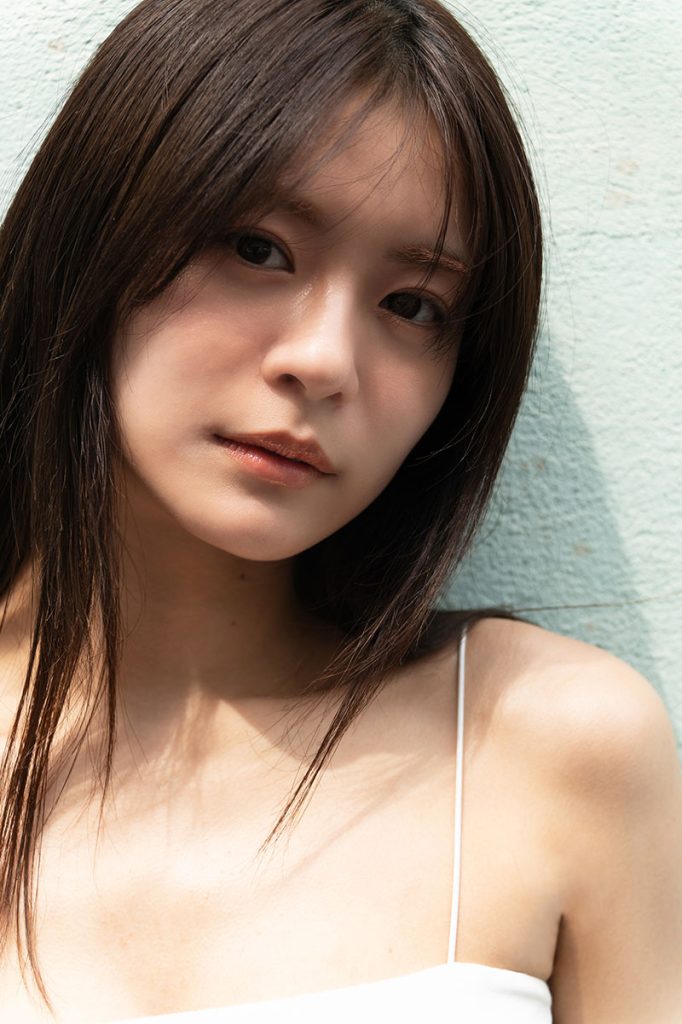 永瀬莉子1st写真集『glimmers(グリマーズ)』(宝島社)より