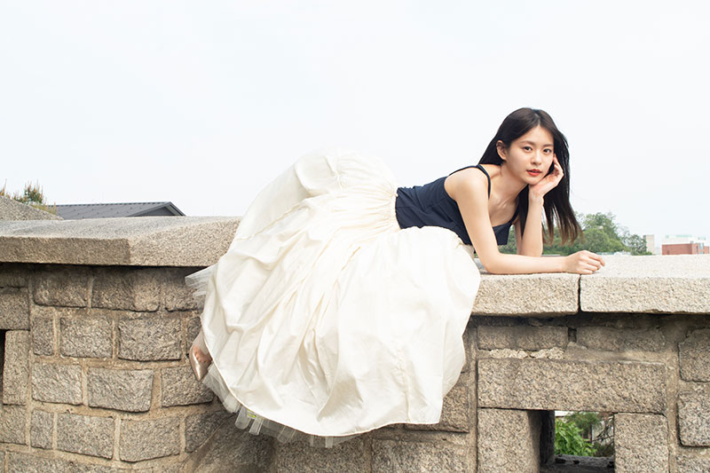 永瀬莉子1st写真集『glimmers(グリマーズ)』(宝島社)より