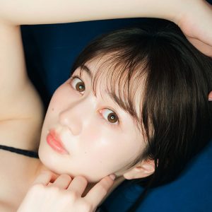 江籠裕奈「白と黒どっちが好みですか？」黒水着と白オフショル新カット2点解禁