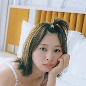 日向坂46富田鈴花“ちょんまげ”ヘアの特典ポスターカット公開…2回目のYouTube生配信実施へ