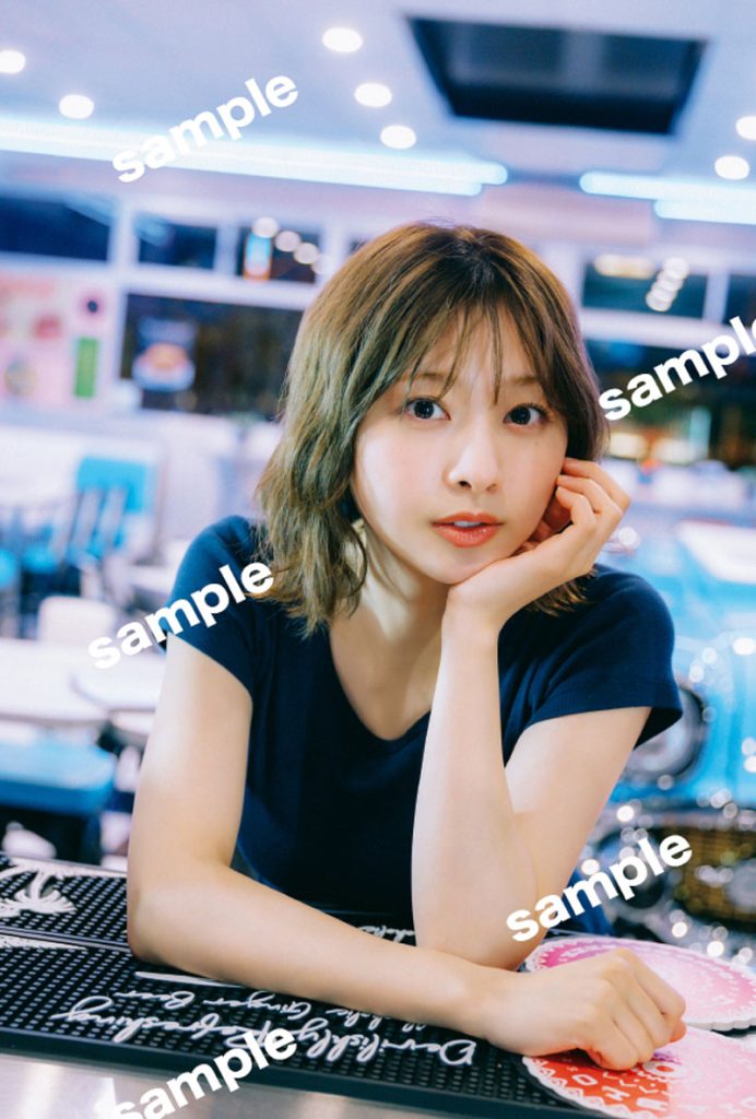 日向坂46富田鈴花1st写真集『鈴花サーキット』より封入特典ポストカード2