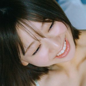 日向坂46富田鈴花、パーフェクトスタイルあらわ…美麗ランジェリーカット解禁