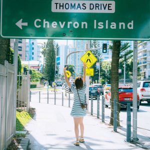 日向坂46富田鈴花1st写真集より秋元康氏の帯コメ＆裏表紙カット解禁