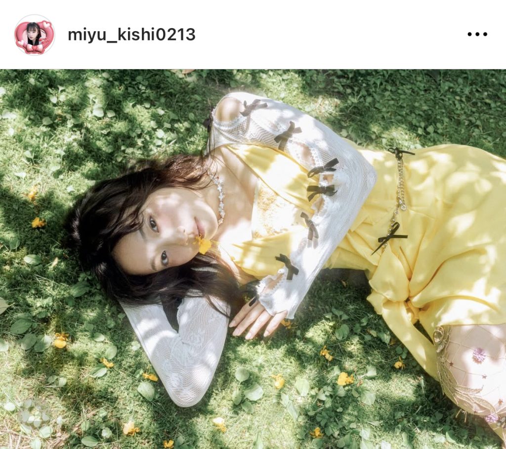 衣装がキュートな撮影での1コマ