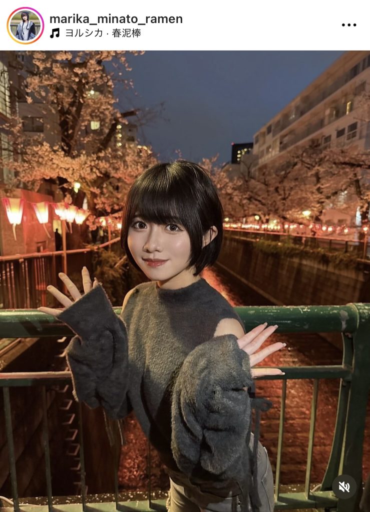 夜桜をバックにパシャリ