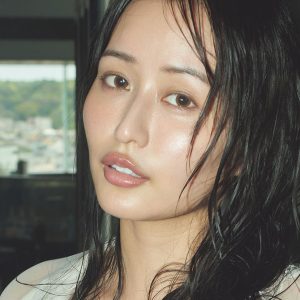 グラビア界を席巻する遅咲きの大型ルーキー、こぼれ落ちそうな色気で魅せる