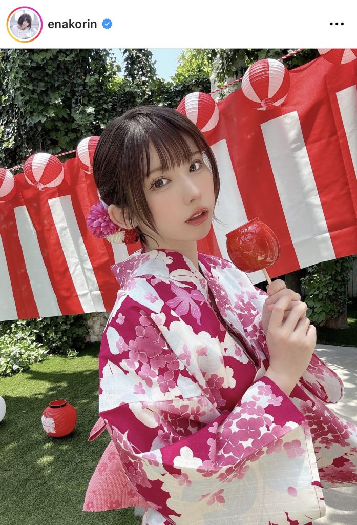 えなこのキュートで涼しげな浴衣姿