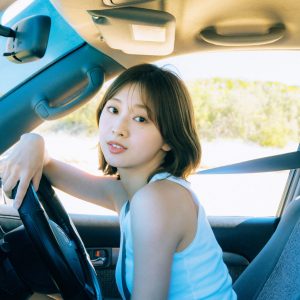 日向坂46富田鈴花1st写真集より厳選カット公開