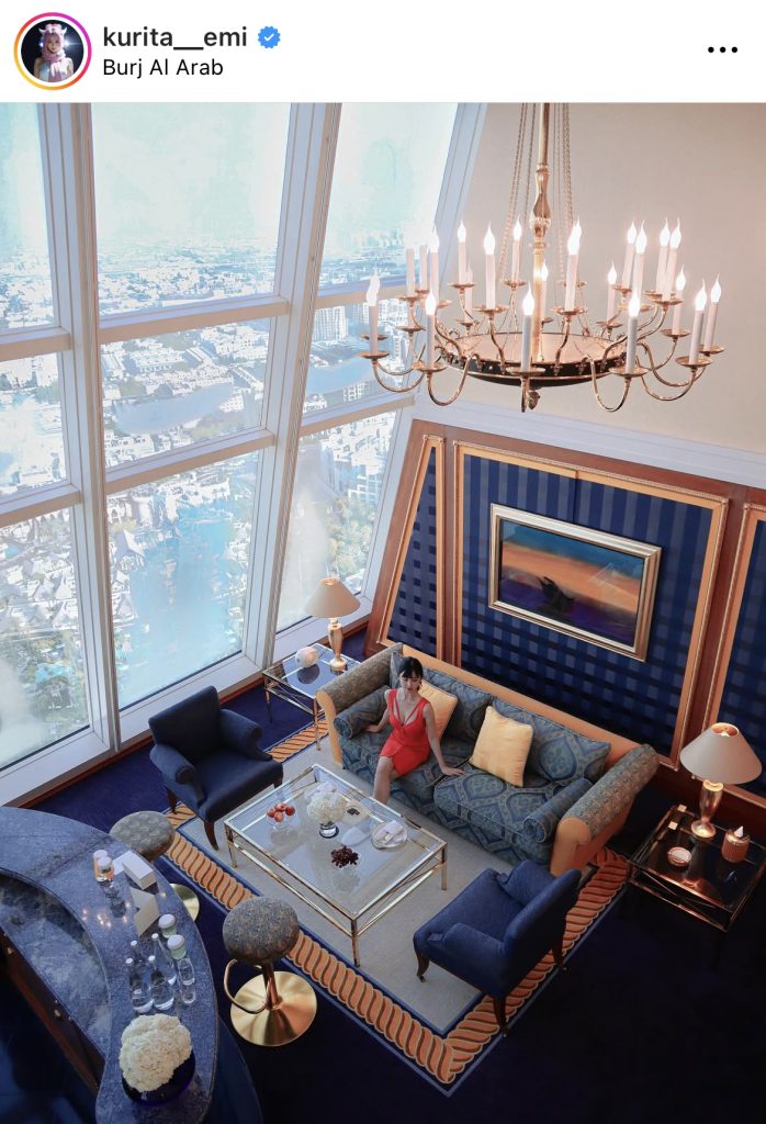 「ブルジュ・アル・アラブ」でくつろぐ